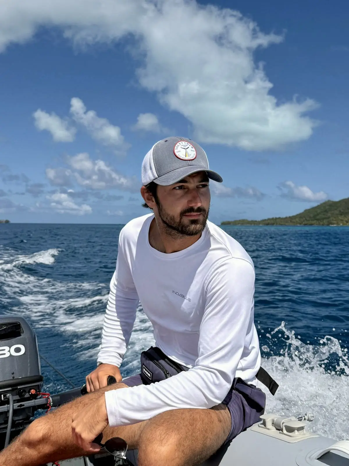 Charlie en annexe pendant une navigation